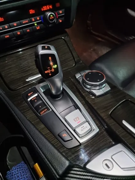 광주 BMW F10 520d 6종패키지 디지털계기판 디지털공조기 M핸들 15인치 안드로이드올인원 원격시동  크리스탈기어봉 시공 미스터커스텀 동영상 참고 / 전남 여수