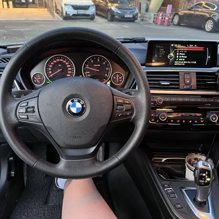 부산 BMW F30 320D 신형계기판 디지털공조기 M핸들 3종패키지 시공 미스터커스텀 / 전남 여수