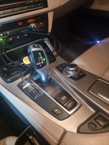 평택 BMW F10 520d 5종패키지 M핸들 / 디지털계기판 / 디지털공조기 / 크리스탈기어봉 / 원격시동 / 15인치 안드로이드올인원 시공 미스터커스텀 / 전남 여수