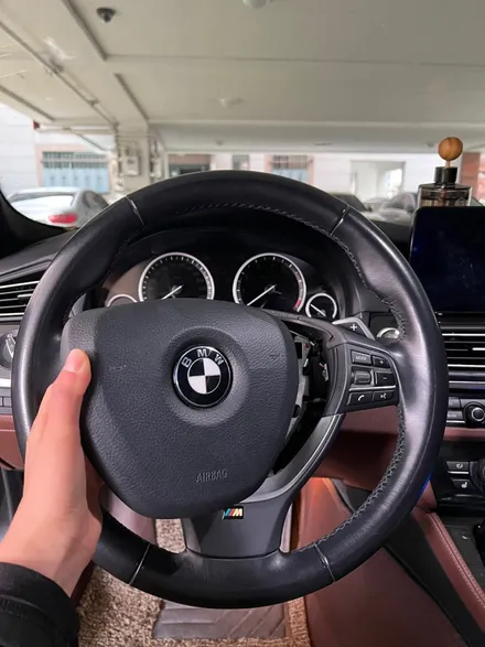 BMW 535i 브라운가죽 M핸들 시공 / 전남 여수