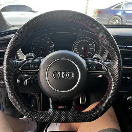대구/부산/김해 아우디 RS7 카본 R8핸들 교체, 곡 넘김 완벽 활성화와 LED 퍼포먼스의 압도적 시공 - 미스터커스텀 / 부산 해운대