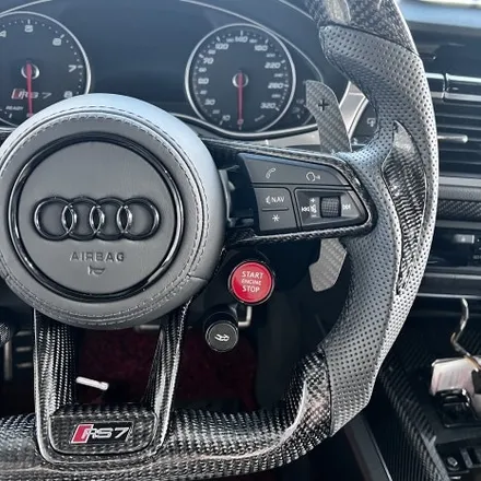 대구/부산/김해 아우디 RS7 카본 R8핸들 교체, 곡 넘김 완벽 활성화와 LED 퍼포먼스의 압도적 시공 - 미스터커스텀 / 부산 해운대