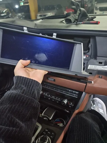 부산 BMW F07 5GT 2종패키지 M핸들 15인치 안드로이드올인원 시공 - 미스터커스텀 / 전남 여수