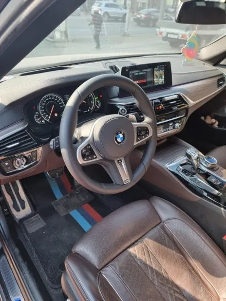 광주 BMW G30 520d M핸들 (진동+열선) 풀옵션 시공 미스터커스텀 / 전남 여수