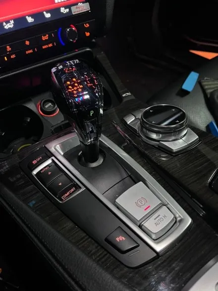 광주 BMW F10 520d 6종패키지 디지털계기판 디지털공조기 M핸들 15인치 안드로이드올인원 원격시동  크리스탈기어봉 시공 미스터커스텀 동영상 참고 / 전남 여수