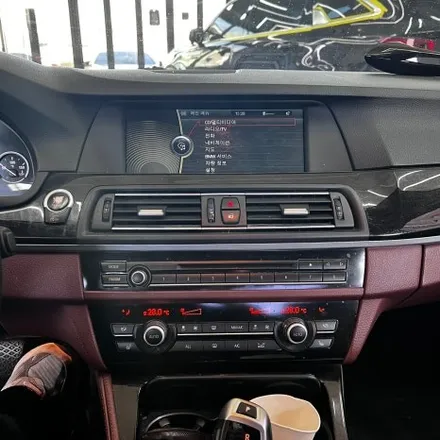 부산 대구 김해 BMW F10 520d 브라운 m핸들 15인치 안드로이드올인원 시공 미스터커스텀 / 부산 해운대