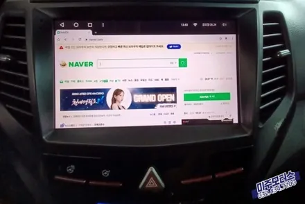 티볼리 에어 차량에 안드로이드 올인원 2K 고화질 모니터 네비게이션 매립 튜닝하기 / 인천, 미추홀