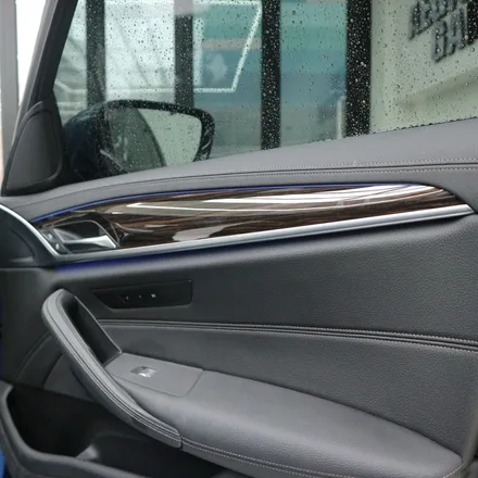 BMW 520i 울산실내랩핑 우드 가리기 / 울산광역시 북구