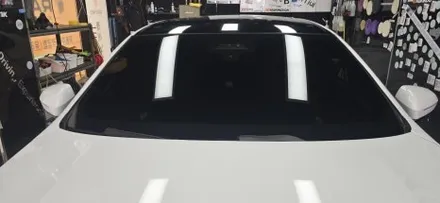 영종도썬팅 BMW 5시리즈 전면유리 교체이후 썬팅 시공,레이노 F95