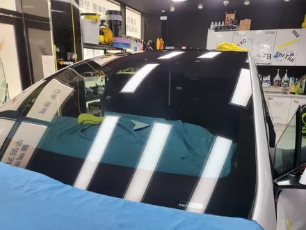 영종도 테슬라 모델x 레이노 S9 틴팅 시공! 어마어마하게 커다란 전면 유리를 한장시공으로?