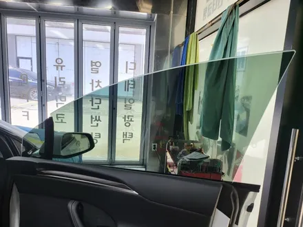 영종도 테슬라 모델x 레이노 S9 틴팅 시공! 어마어마하게 커다란 전면 유리를 한장시공으로?
