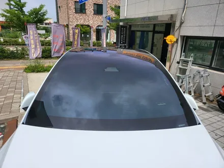 영종도 테슬라 모델x 레이노 S9 틴팅 시공! 어마어마하게 커다란 전면 유리를 한장시공으로?