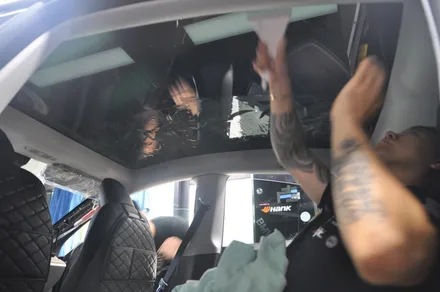 테슬라 모델Y 전체 틴팅 시공 영종도 레이노 썬팅 전문점