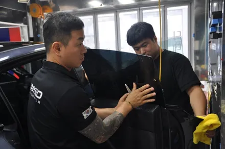 테슬라 모델Y 전체 틴팅 시공 영종도 레이노 썬팅 전문점
