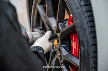 포르쉐 타이칸 GTS 미쉐린 파일럿 알핀 5 윈터타이어 / 분당 모드개러지 / 성남 분당, 서현, 판교,