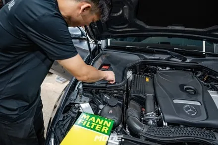 벤츠 E300 브레이크 오일 교환! (feat. TRW DOT 4)  분당 모드개러지 / 성남 분당, 서현, 판교,