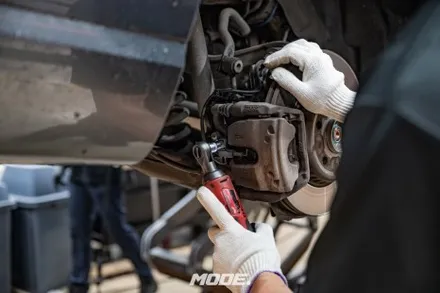 벤츠 E300 브레이크 오일 교환! (feat. TRW DOT 4)  분당 모드개러지 / 성남 분당, 서현, 판교,