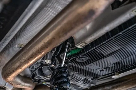분당 브레이크 오일교환 BMW M760Li 메인터넌스 브레이크는 잡히는데, 왜 밀릴까? / 성남시 분당구 서현동