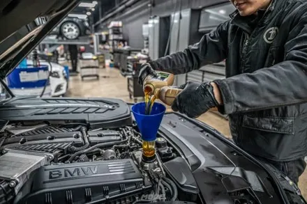 분당 브레이크 오일교환 BMW M760Li 메인터넌스 브레이크는 잡히는데, 왜 밀릴까? / 성남시 분당구 서현동
