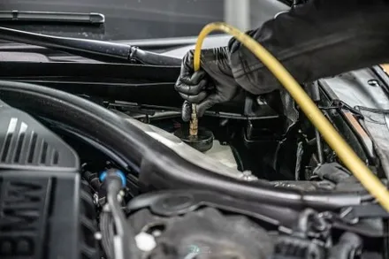 분당 브레이크 오일교환 BMW M760Li 메인터넌스 브레이크는 잡히는데, 왜 밀릴까? / 성남시 분당구 서현동