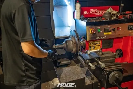 벤츠 E300 브레이크 오일 교환! (feat. TRW DOT 4)  분당 모드개러지 / 성남 분당, 서현, 판교,