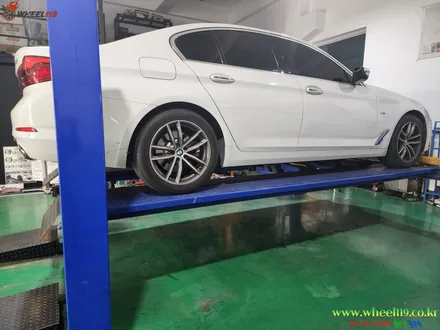 bmw 휠도색 g30 520d 화이트 차량에 잘 어울리는 고스트 크롬으로 자동차 휠 도색 후기 / BMW / 5시리즈 (G30) / 부천, 광명