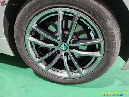 bmw 휠도색 g30 520d 화이트 차량에 잘 어울리는 고스트 크롬으로 자동차 휠 도색 후기 / BMW / 5시리즈 (G30) / 부천, 광명