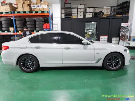 bmw 휠도색 g30 520d 화이트 차량에 잘 어울리는 고스트 크롬으로 자동차 휠 도색 후기 / BMW / 5시리즈 (G30) / 부천, 광명