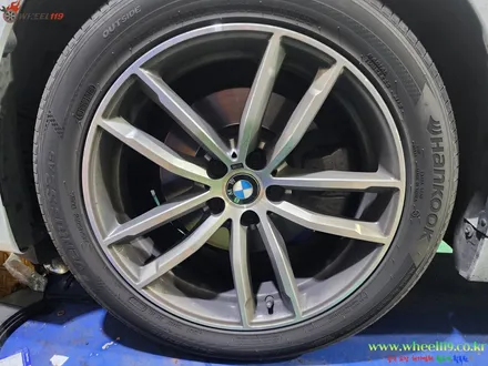 bmw 휠도색 g30 520d 화이트 차량에 잘 어울리는 고스트 크롬으로 자동차 휠 도색 후기 / BMW / 5시리즈 (G30) / 부천, 광명