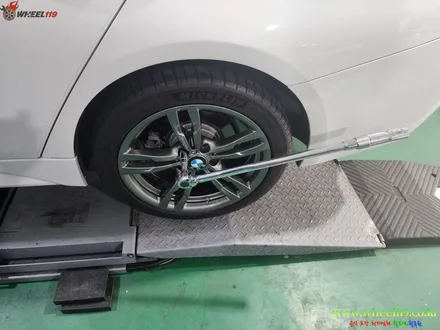 bmw f30 320i 휠복원 순정 색상으로 도색 / BMW / 3시리즈 (F30) / 부천, 광명
