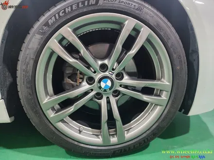 bmw f30 320i 휠복원 순정 색상으로 도색 / BMW / 3시리즈 (F30) / 부천, 광명