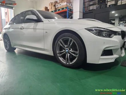 bmw f30 320i 휠복원 순정 색상으로 도색 / BMW / 3시리즈 (F30) / 부천, 광명