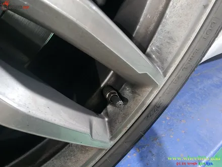 bmw 휠도색 g30 520d 화이트 차량에 잘 어울리는 고스트 크롬으로 자동차 휠 도색 후기 / BMW / 5시리즈 (G30) / 부천, 광명