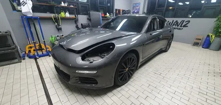 PORSCHE  PANAMERA 4