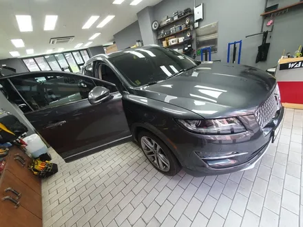 잠실 LINCOLN MKC - 링컨 MKC 아우토스트라세 네비전원 탈거 및 블랙박스 전원작업! / 잠실, 삼전, 송파