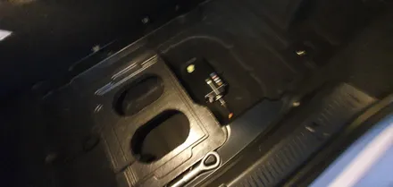 BENZ E250 w213 - 벤츠 E250의 블랙박스와 보조배터리 탈거하기! / 잠실, 삼전, 송파