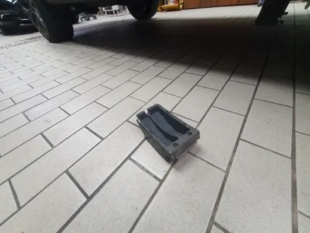 송파 RANGE ROVER VOGUE - 레인지로버 보그 L406 순정 전동사이드스텝 조수석 파손으로 교체! / 잠실, 삼전, 송파