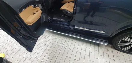 송파 VOLVO XC90 - 볼보 XC90에 국산 프리미엄 전동사이드스텝 킹스텝! 시공 완료! 중국산은 고객님께서 제외시켜 달라고 하셔서 ㅋㅋ / 잠실, 삼전, 송파