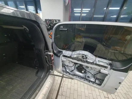 잠실 LAND ROVER DEFENDER - 디펜더 순정 블랙박스 탈거후 가성비 좋은 아이나비 Z9900 설치하세요! / 잠실, 삼전, 송파
