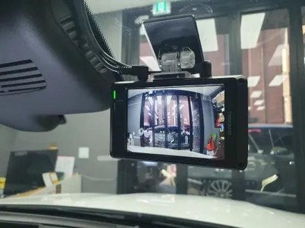 송파 BENZ GLC 300 COUPE - 벤츠 순정 블랙박스 스타뷰 탈거후 아이나비 Z9900으로 교체 합니다. / 잠실, 삼전, 송파