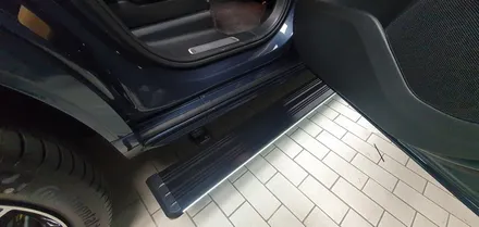 송파 VOLVO XC90 - 볼보 XC90에 국산 프리미엄 전동사이드스텝 킹스텝! 시공 완료! 중국산은 고객님께서 제외시켜 달라고 하셔서 ㅋㅋ / 잠실, 삼전, 송파