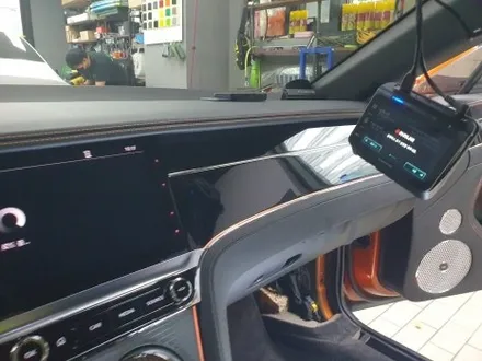 송파 BENTLEY CONTINETAL GT V8 - 벤틀리 컨티넨탈 GT에 QXD1PLUS와 S12 그리고 페달 블랙박스까지 장착! / 잠실, 삼전, 송파