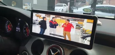 송파 BENZ GLA45 AMG - 벤츠 GLA45 AMG 모니터 고장으로 네트워크 SM66BAHD와 M2C 200A 모델로 교체하였습니다. / 잠실, 삼전, 송파