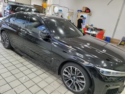 BMW 730D 자동차 보호필름 PPF필름으로 전체도장면 보호와 크롬죽이기를 한곳에서 작업완료 / 고양, 일산, 김포, 파주