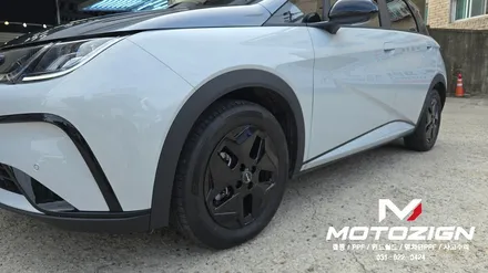 일산 BYD 돌핀 투톤랩핑｜본넷·필러라인·루프스킨·스포일러 다크그레이 & 블랙 휠랩핑 / 고양 일산서구