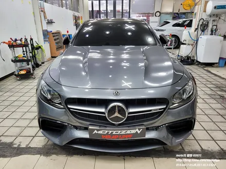 벤츠 E63 AMG 3M2080 블랙유광 전체랩핑과 유리막코팅으로 내구성을 올려드립니다.[일산 파주 운정 고양 김포 PPF 랩핑 전문샾 모토자인] / 고양, 일산, 김포, 파주