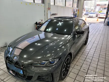 일산루프스킨 bmw i4 블랙ppf 루프스킨으로 뛰어난 광택도의 차이를 느껴보세요. / 고양, 일산, 김포, 파주