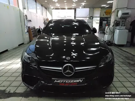 벤츠 E63 AMG 3M2080 블랙유광 전체랩핑과 유리막코팅으로 내구성을 올려드립니다.[일산 파주 운정 고양 김포 PPF 랩핑 전문샾 모토자인] / 고양, 일산, 김포, 파주