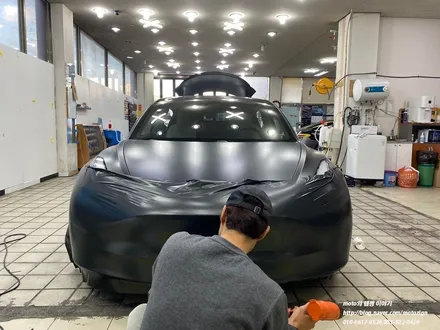 일산 랩핑 테슬라 모델3 사틴블랙 락그레이 전체랩핑으로 색상 변경과 크롬 딜리트 작업완료. / 고양, 일산, 김포, 파주