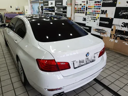 BMW F10 3M2080 블랙유광 루프스킨 - 일산/파주/운정/고양 PPF 랩핑 전문샾 모토자인 / 고양 일산서구